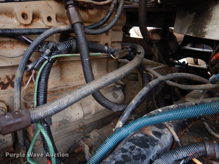 image for item DE7510 1990 International 9300  fertilizer delivery truck