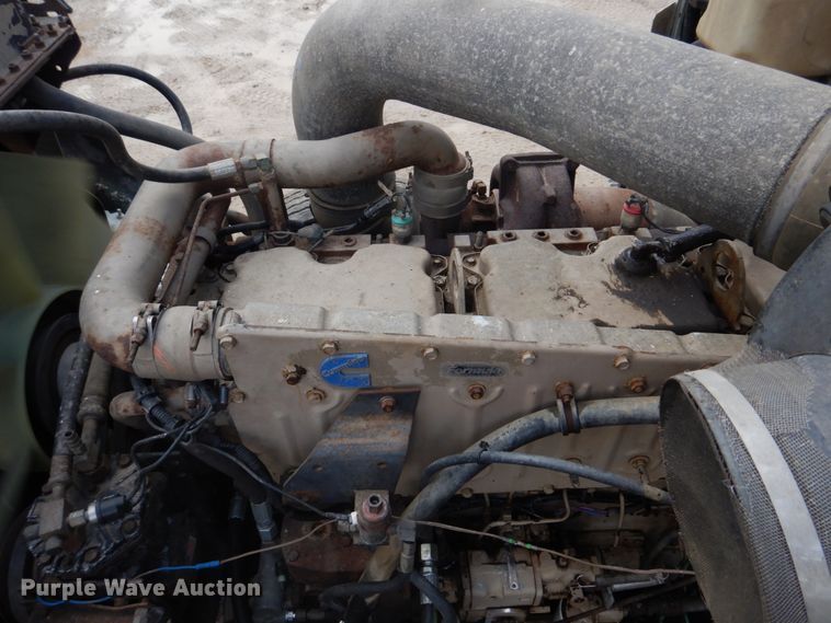 image for item DE7510 1990 International 9300  fertilizer delivery truck