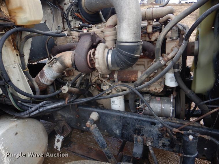 image for item DE7510 1990 International 9300  fertilizer delivery truck