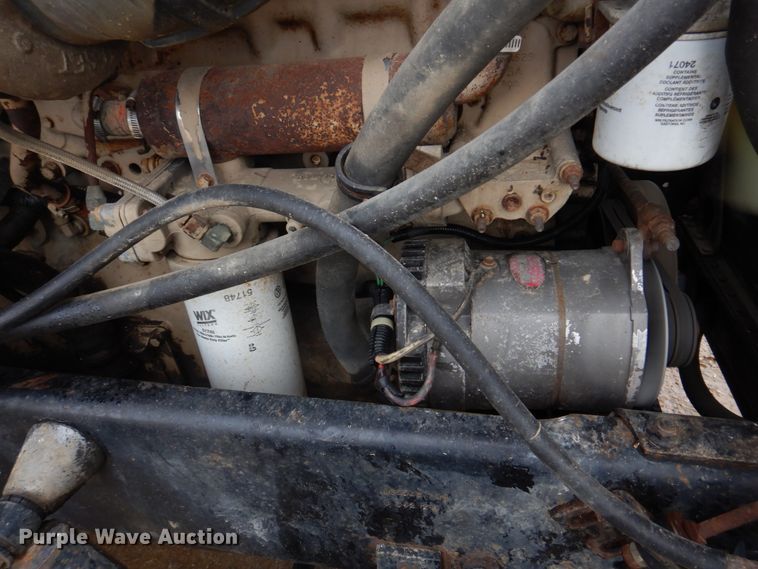 image for item DE7510 1990 International 9300  fertilizer delivery truck