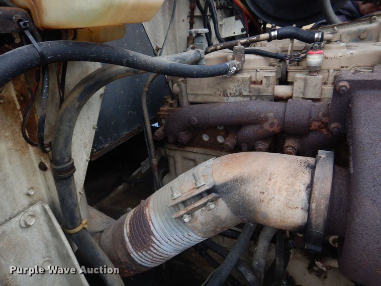 image for item DE7510 1990 International 9300  fertilizer delivery truck