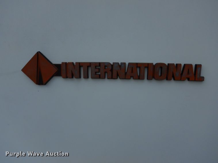 image for item DE7510 1990 International 9300  fertilizer delivery truck