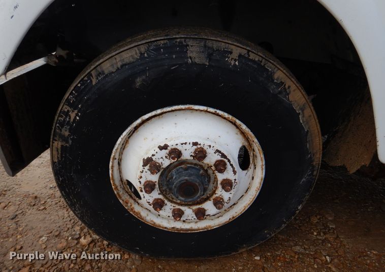 image for item DE7510 1990 International 9300  fertilizer delivery truck