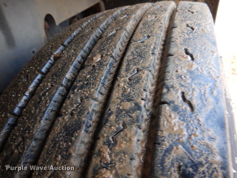 image for item DE7510 1990 International 9300  fertilizer delivery truck