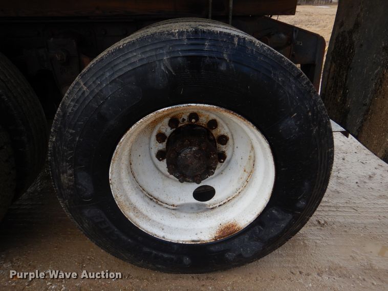 image for item DE7510 1990 International 9300  fertilizer delivery truck