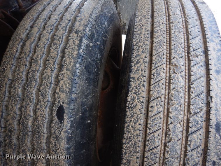 image for item DE7510 1990 International 9300  fertilizer delivery truck