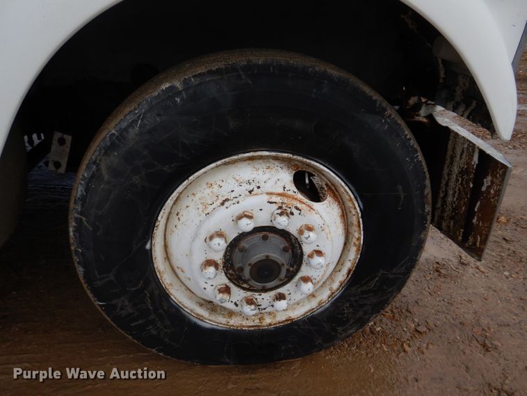 image for item DE7510 1990 International 9300  fertilizer delivery truck