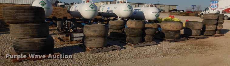 image for item DE7516 Tires