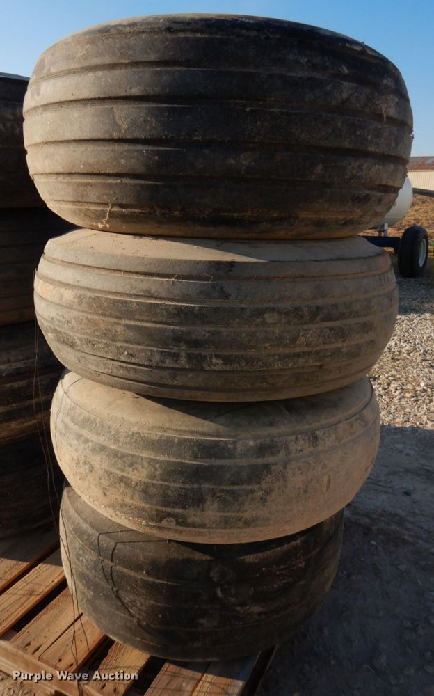 image for item DE7516 Tires