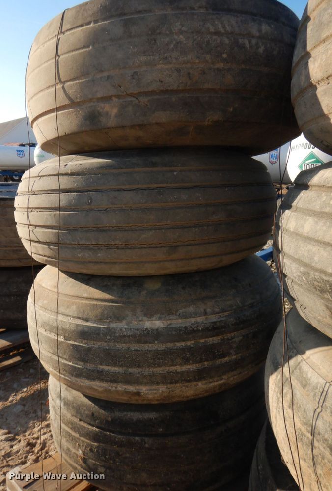 image for item DE7516 Tires