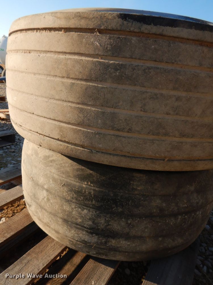 image for item DE7516 Tires