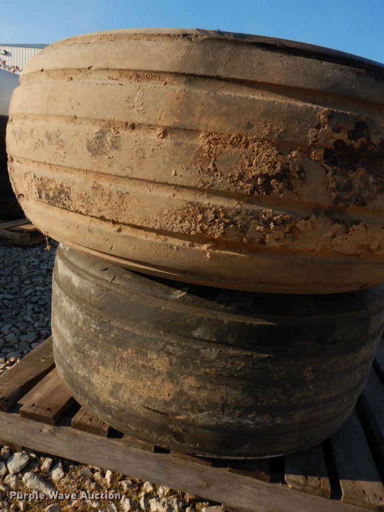 image for item DE7516 Tires