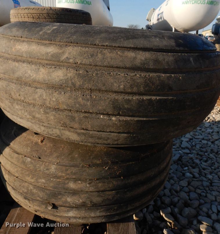 image for item DE7516 Tires