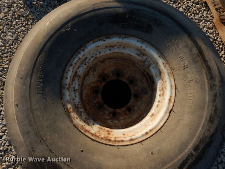 image for item DE7516 Tires