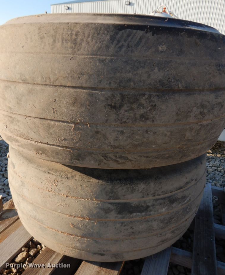 image for item DE7516 Tires