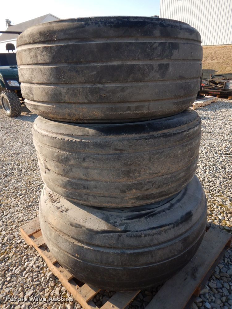 image for item DE7516 Tires