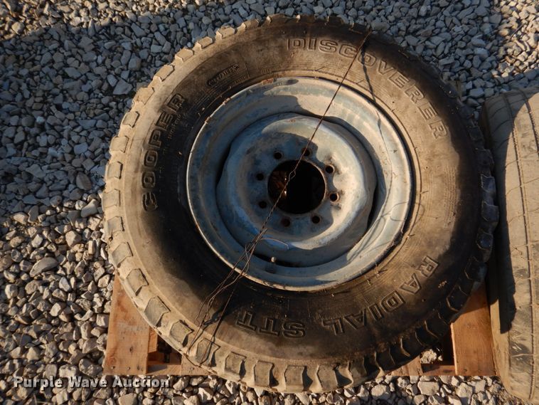 image for item DE7516 Tires