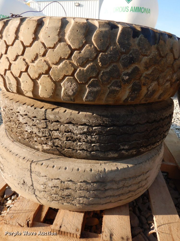 image for item DE7516 Tires