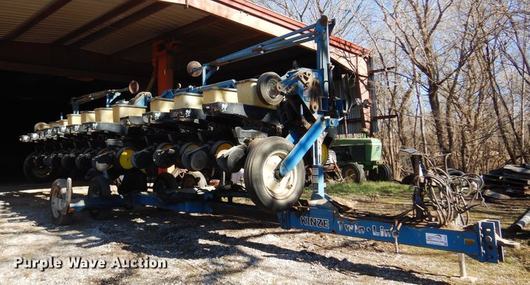 image for item DF0034 Kinze Twin Line  split row planter