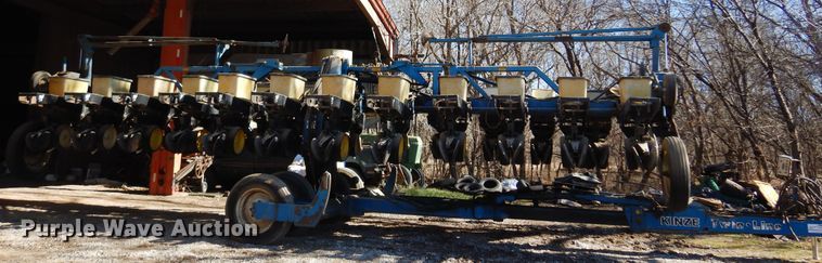 image for item DF0034 Kinze Twin Line  split row planter