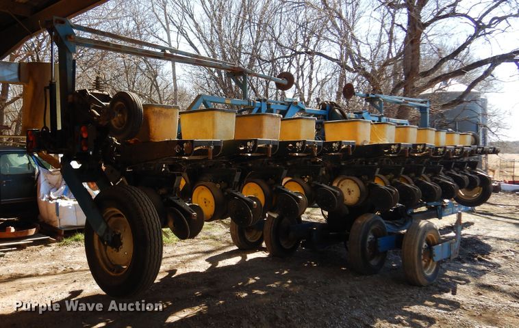 image for item DF0034 Kinze Twin Line  split row planter