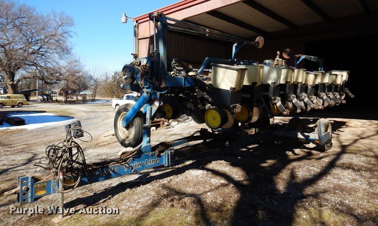 image for item DF0034 Kinze Twin Line  split row planter