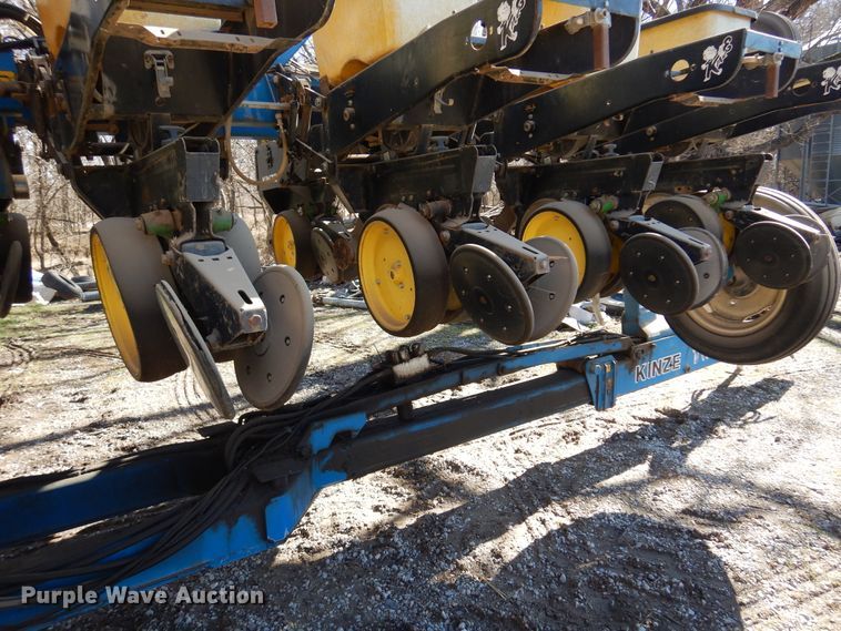 image for item DF0034 Kinze Twin Line  split row planter