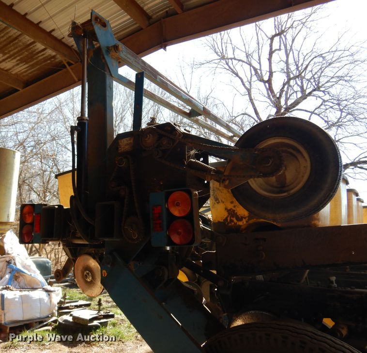 image for item DF0034 Kinze Twin Line  split row planter