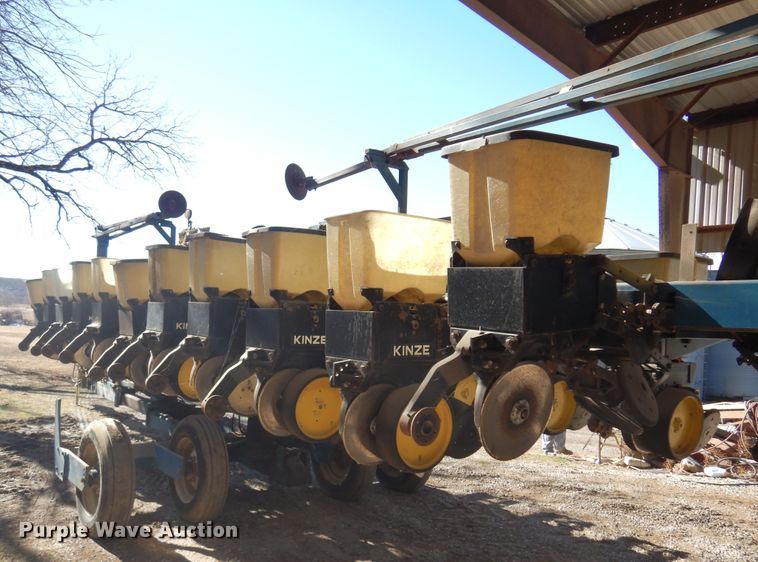 image for item DF0034 Kinze Twin Line  split row planter