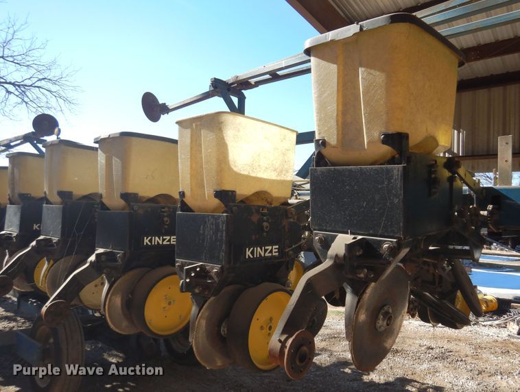 image for item DF0034 Kinze Twin Line  split row planter