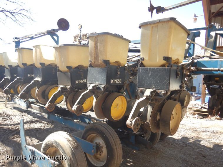 image for item DF0034 Kinze Twin Line  split row planter