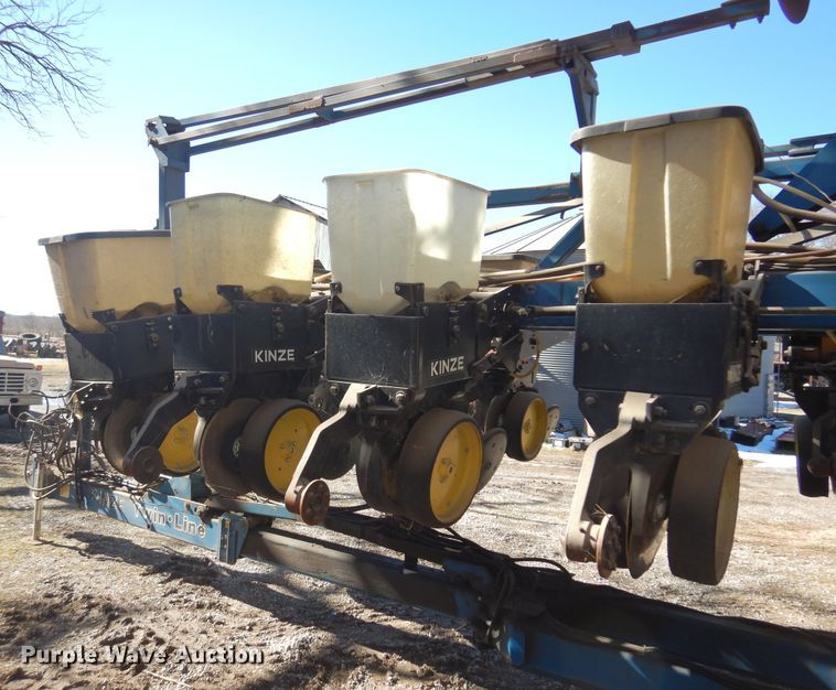 image for item DF0034 Kinze Twin Line  split row planter