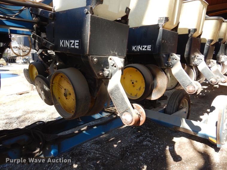 image for item DF0034 Kinze Twin Line  split row planter