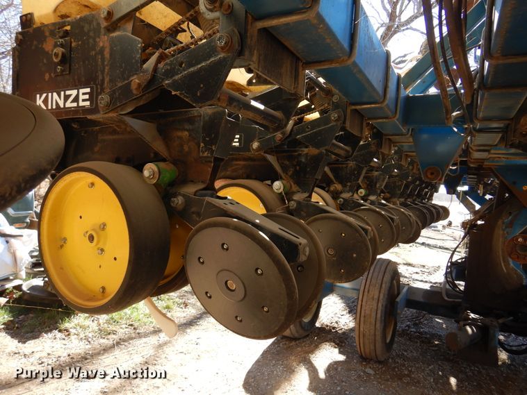 image for item DF0034 Kinze Twin Line  split row planter