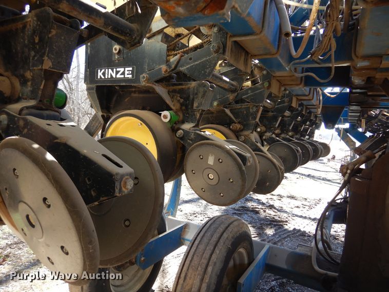 image for item DF0034 Kinze Twin Line  split row planter