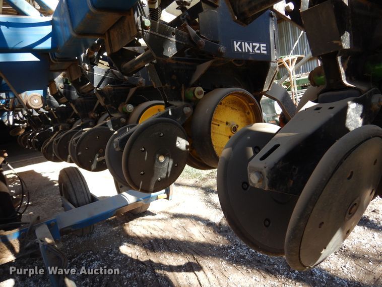 image for item DF0034 Kinze Twin Line  split row planter