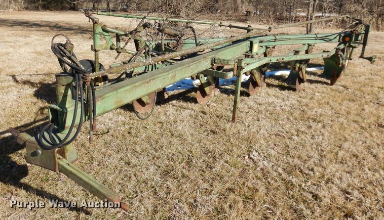 image for item DF0039 John Deere A1450  five bottom plow