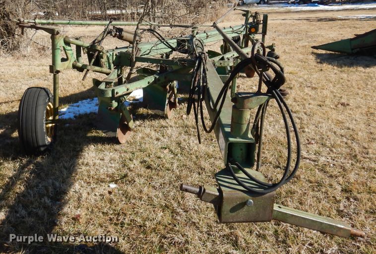 image for item DF0039 John Deere A1450  five bottom plow