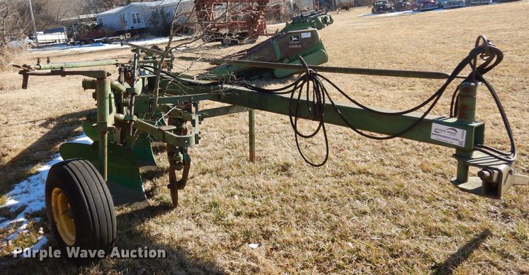 image for item DF0039 John Deere A1450  five bottom plow