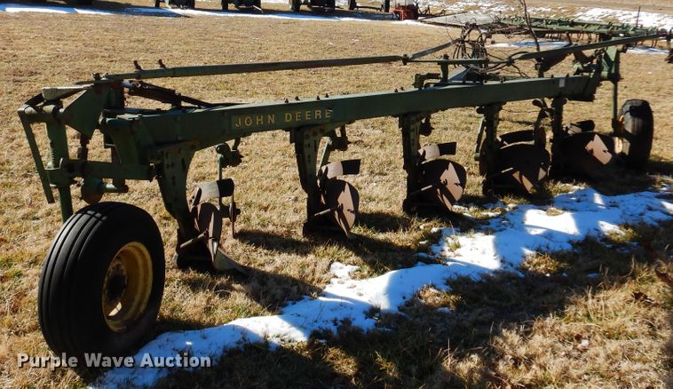 image for item DF0039 John Deere A1450  five bottom plow