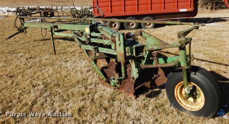 image for item DF0039 John Deere A1450  five bottom plow