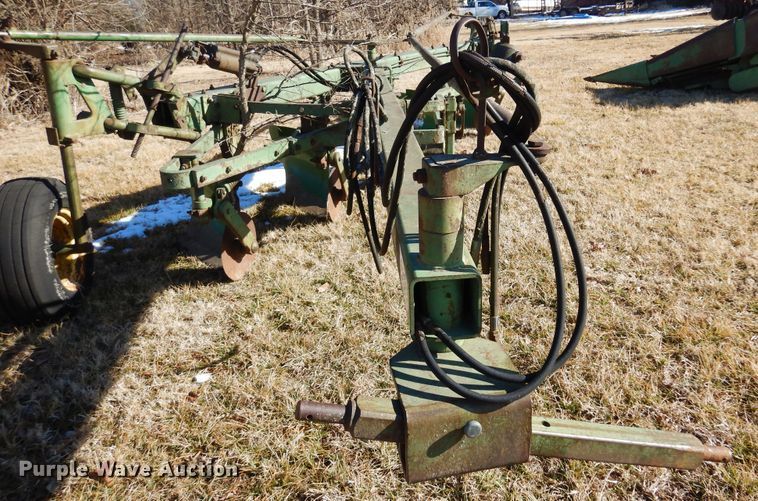 image for item DF0039 John Deere A1450  five bottom plow