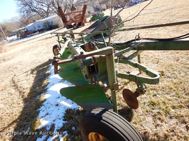 image for item DF0039 John Deere A1450  five bottom plow