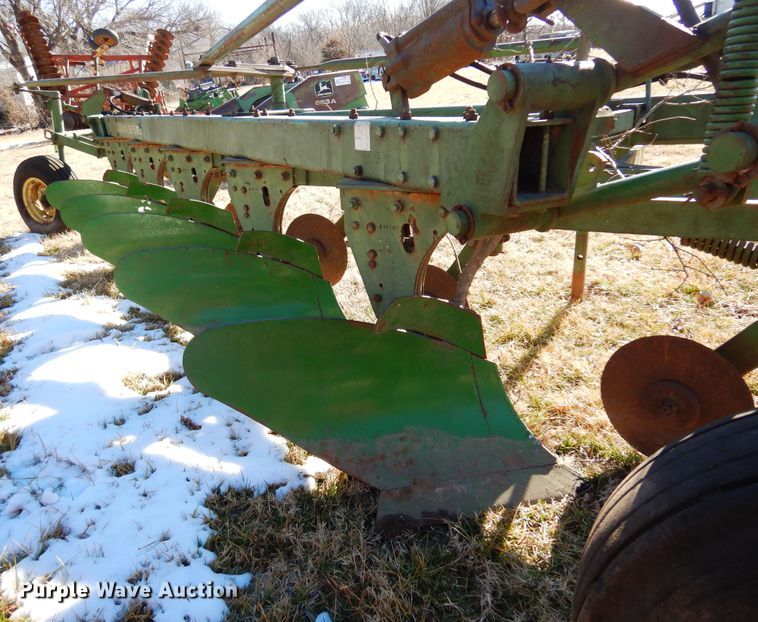 image for item DF0039 John Deere A1450  five bottom plow