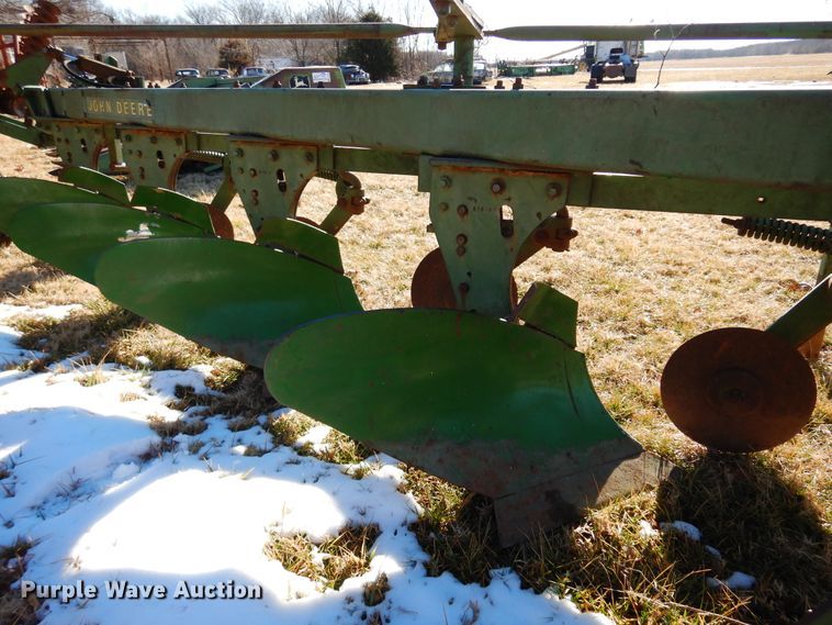 image for item DF0039 John Deere A1450  five bottom plow