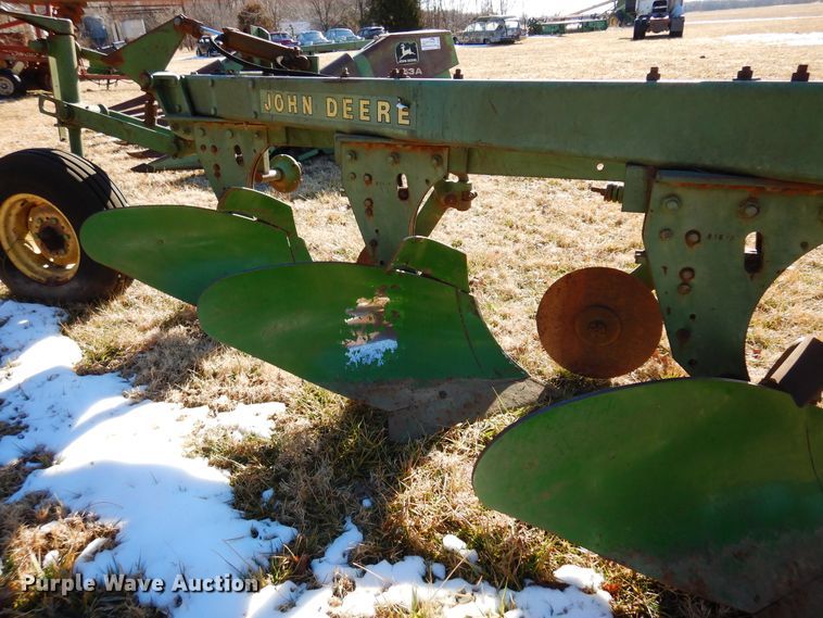 image for item DF0039 John Deere A1450  five bottom plow