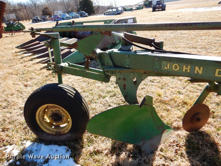 image for item DF0039 John Deere A1450  five bottom plow