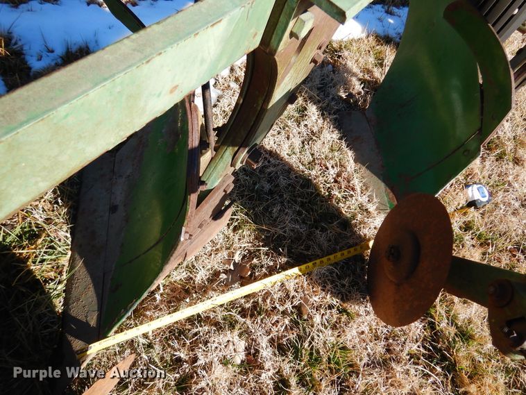 image for item DF0039 John Deere A1450  five bottom plow