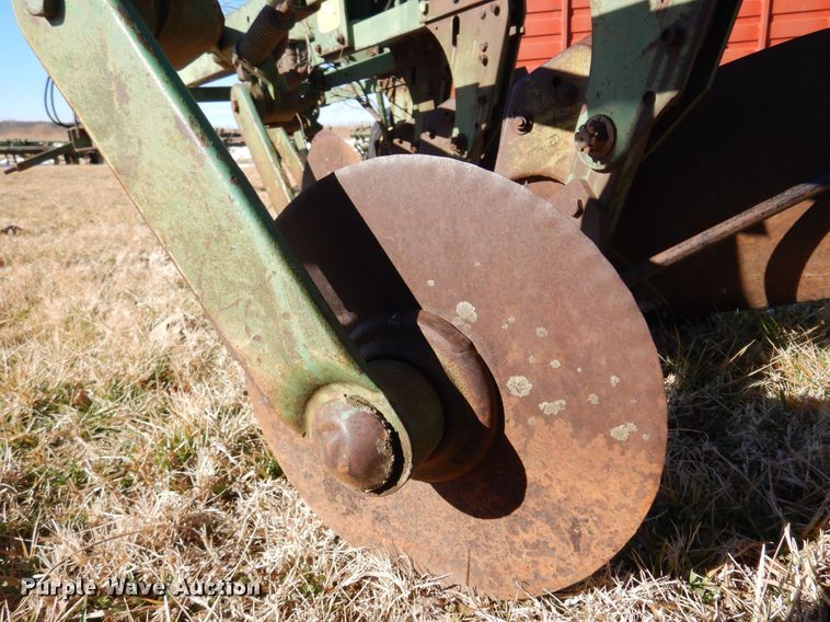 image for item DF0039 John Deere A1450  five bottom plow