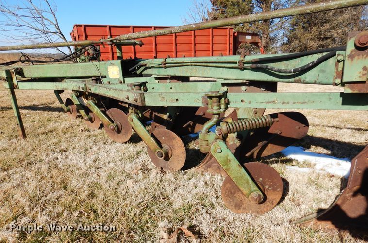 image for item DF0039 John Deere A1450  five bottom plow